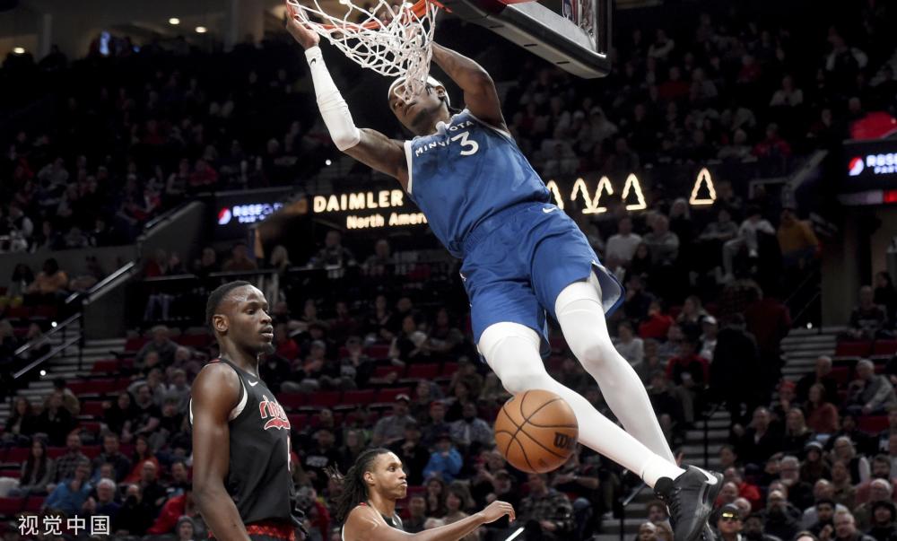 现得十分突 现得十分突